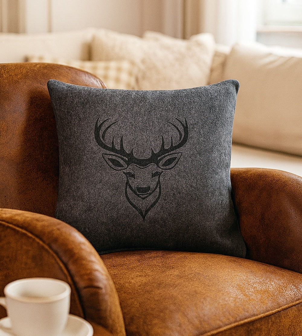 Sofakissen aus Filz mit Hirschmotiv 45 x 45 cm – Stilvolle Gemütlichkeit für dein Zuhause