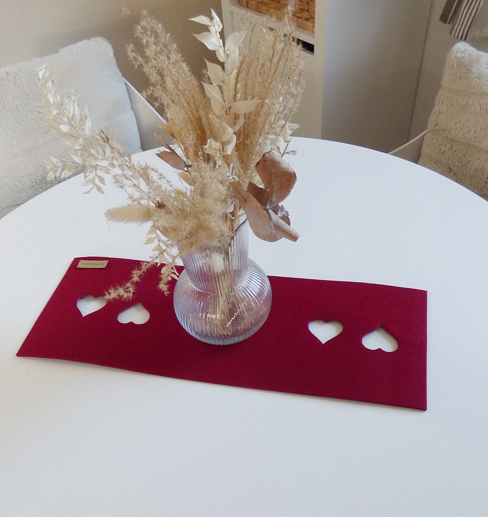 Tischläufer, Farbauswahl, Größenauswahl, gestanzt Herz