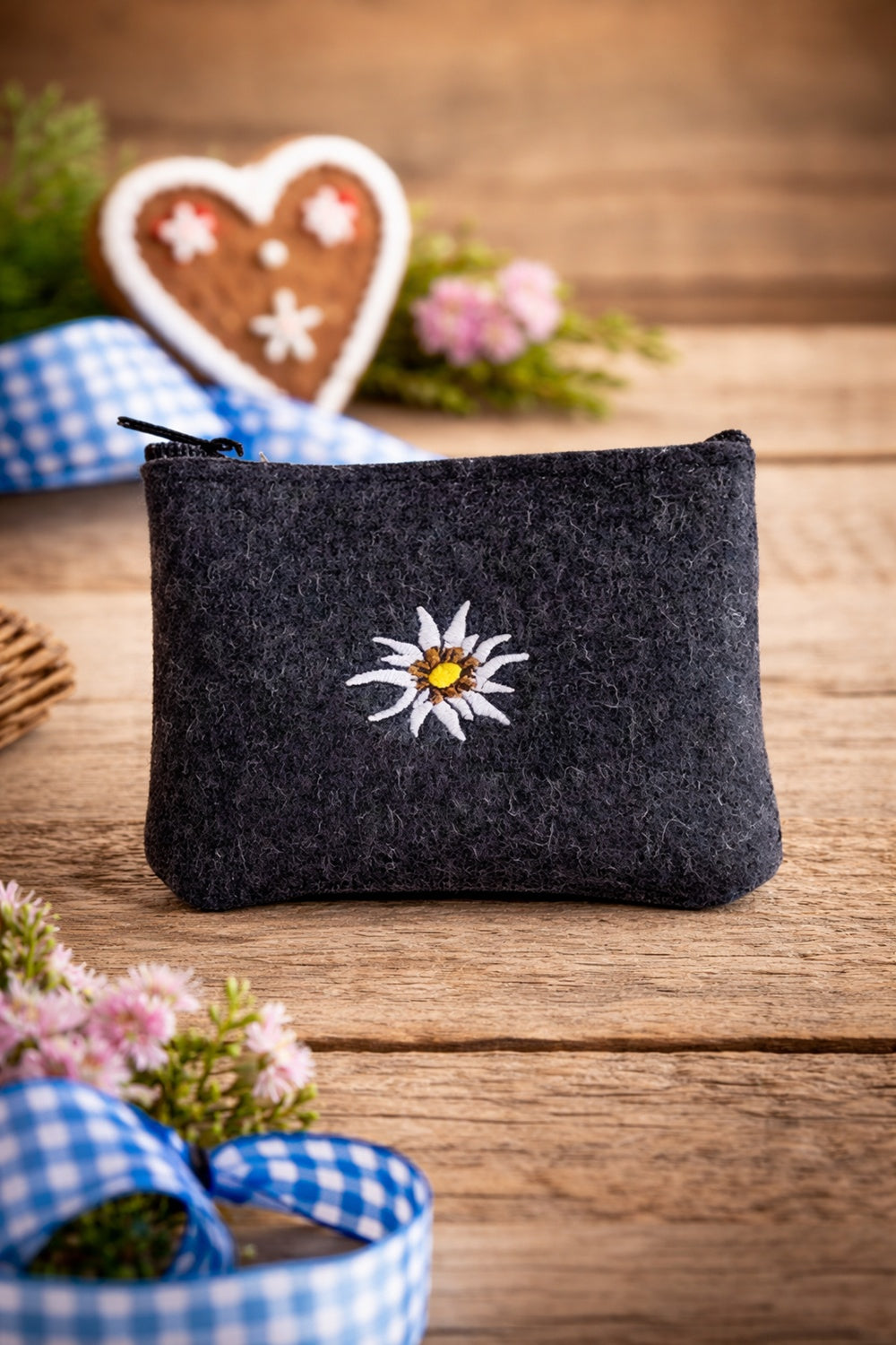 Dirndltasche mit Edelweißstickerei 