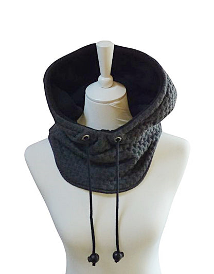 Kapuzenschal im Jacquard-Muster – warm, stilvoll und handgefertigt