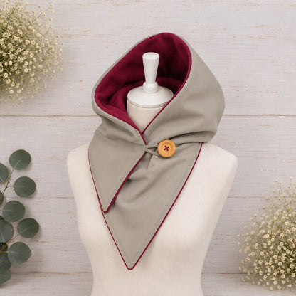 Handgefertigter Softshell Kapuzenschal mit weichem Fleecefutter, Knopfverschluss und individuell wählbarer Farbkombination