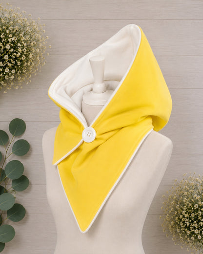 Handgefertigter Softshell Kapuzenschal mit weichem Fleecefutter, Knopfverschluss und individuell wählbarer Farbkombination