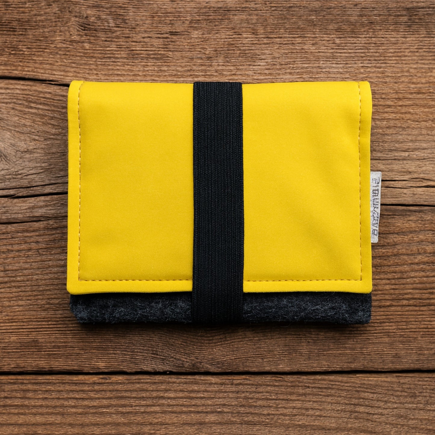 Tabaktasche aus Softshell & VIOLAN-Filz – alles griffbereit und sicher verstaut