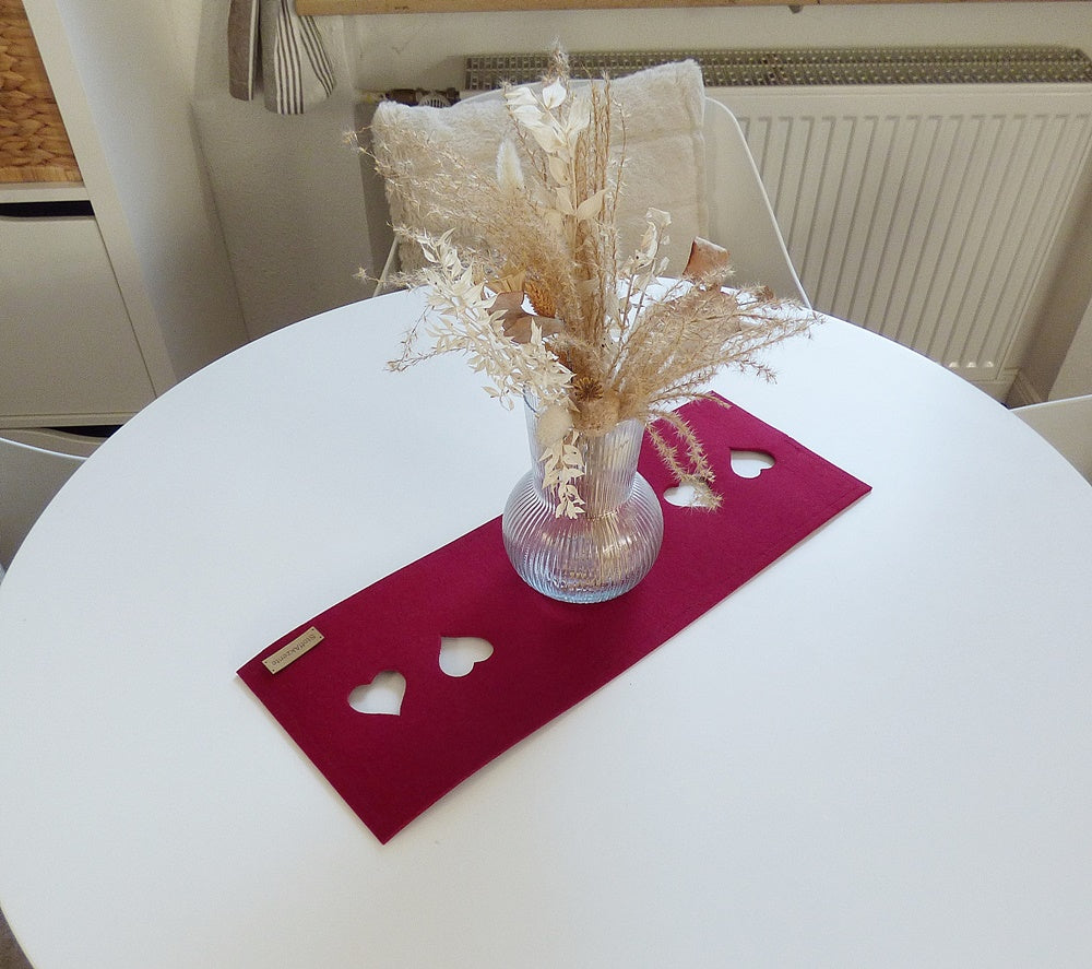 Tischläufer, Farbauswahl, Größenauswahl, gestanzt Herz