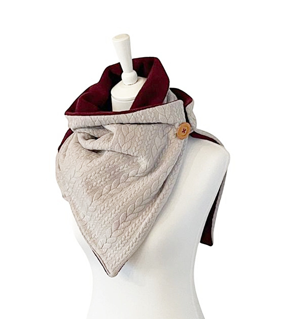 Wickelschal aus Zopf-Jacquard in Beige-Bordeaux 