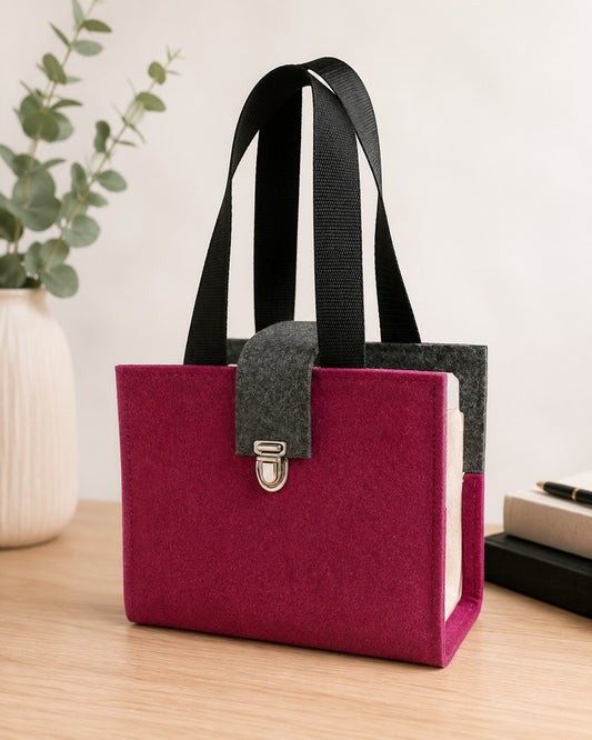 Handgefertigte Filztasche für Gesetze und Schönfelder aus Wollfilz oder nachhaltigem VIOLAN-Filz mit schwarzen Gurtband-Henkeln