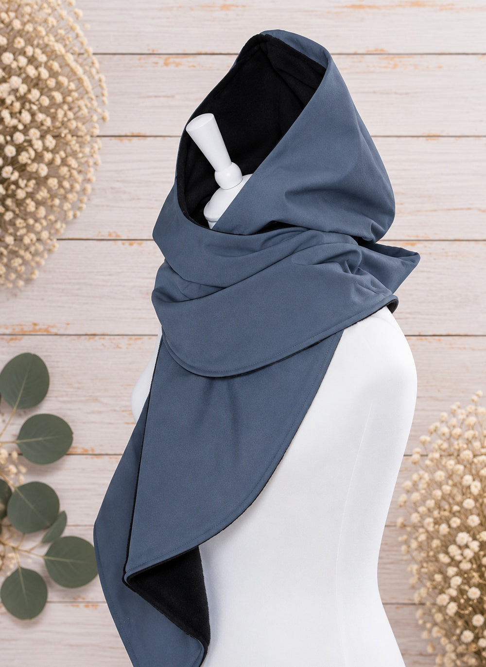 Handgefertigter Softshell Kapuzenschal mit weichem Fleecefutter, langen Schalenden und individuell wählbarer Farbkombination