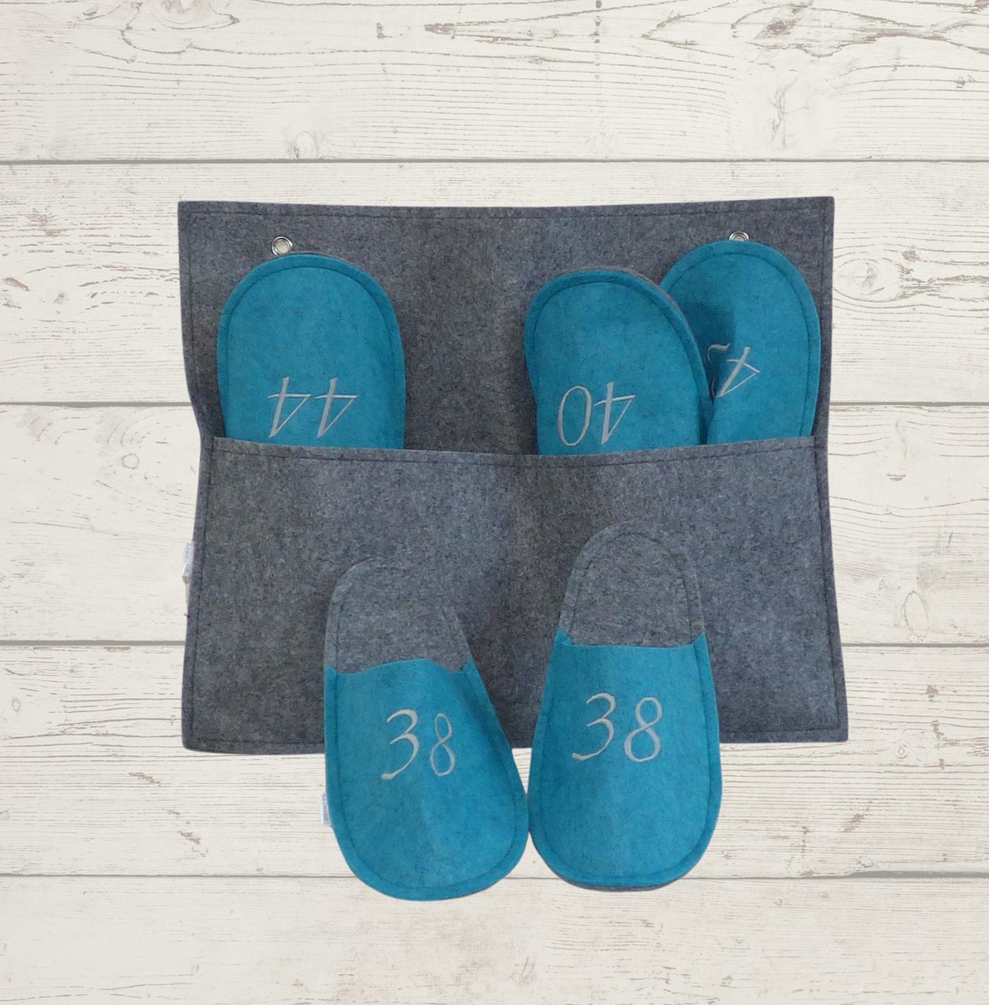 Filzpantoffel mit Wandtasche bestickt