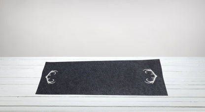 Tischläufer Filz, bestickt Hirschgeweih