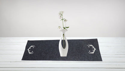 Tischläufer Filz, bestickt Hirschgeweih