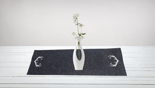 Tischläufer Filz, bestickt Hirschgeweih